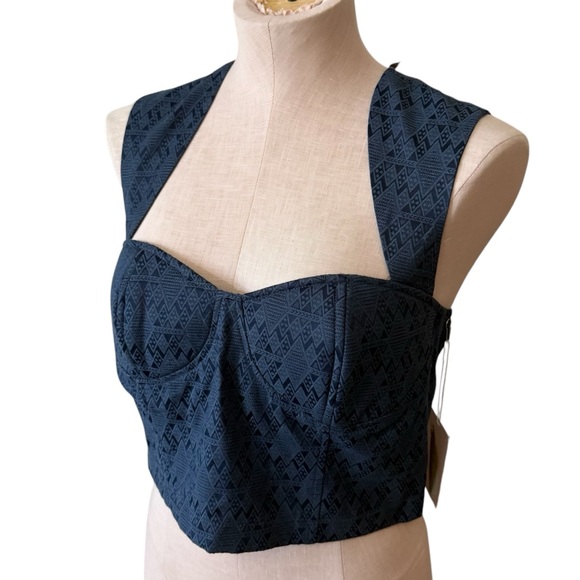 FOREVER 21 NWT Crop Top With Cutout Back - Picture 1 of 10